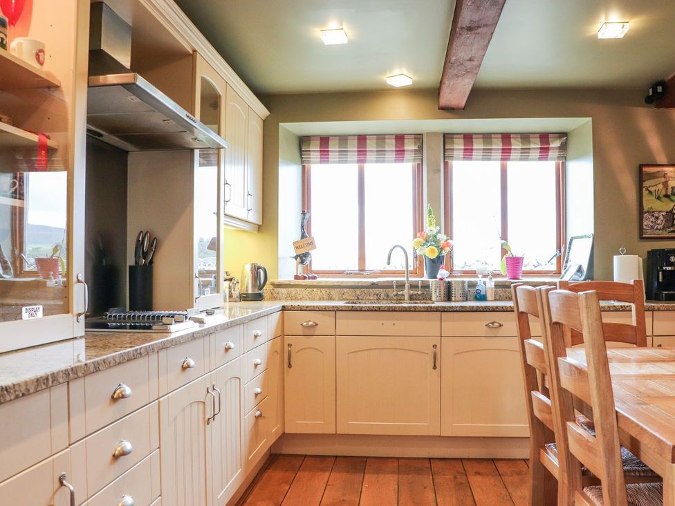A kitchen with a sink and countertop at Shepherd's Barn in Lancaster