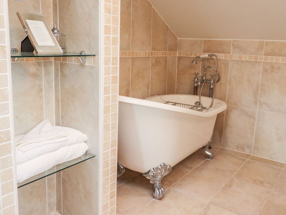 A bathroom with a bathtub and towels at Shepherd's Barn in Lancaster