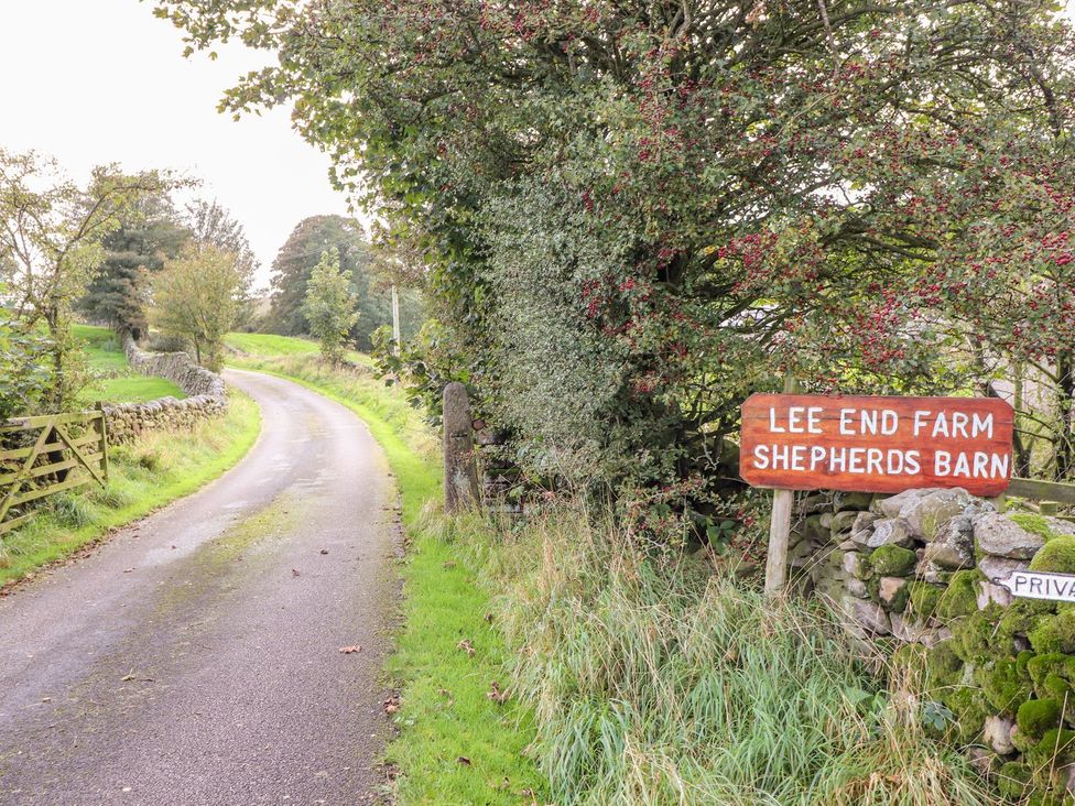 A road leading to Lee End Farm Shepherd's Barn in Lancaster