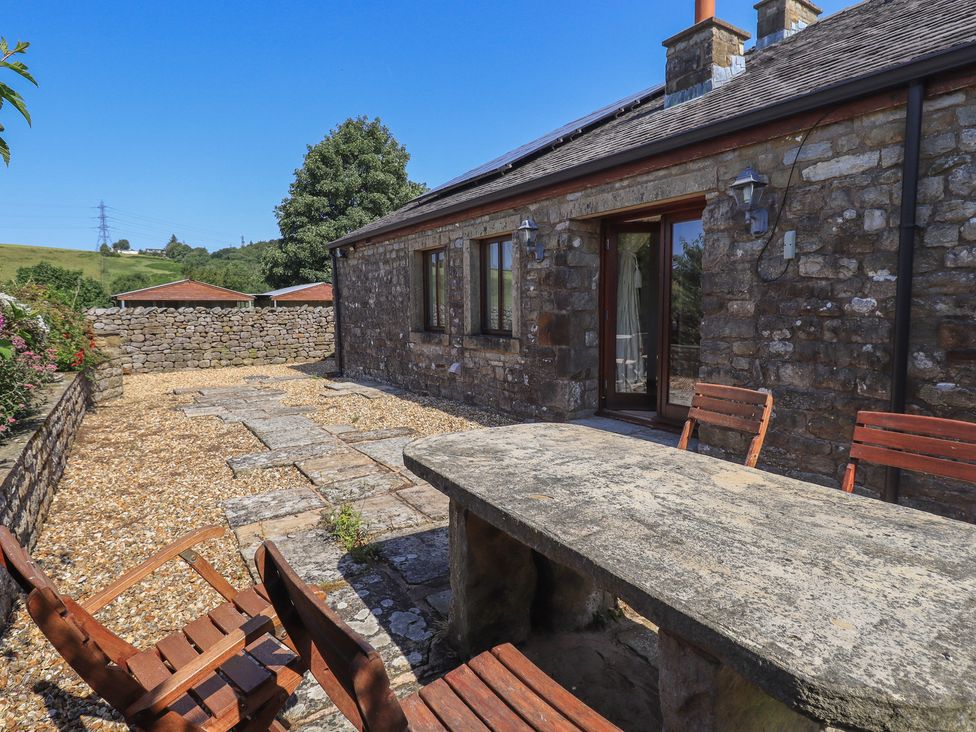An outdoor seating area with a stone table and chairs at Shepherd's Barn in Lancaster