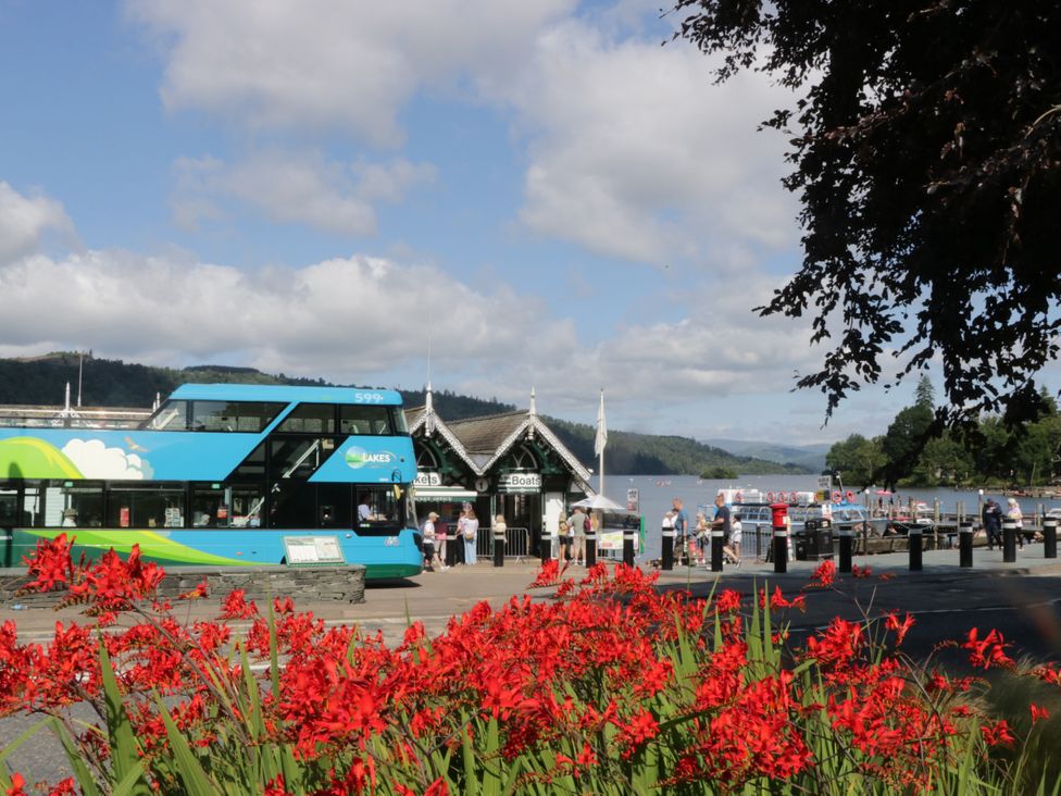 A bus at a ticket booth by the lake at Hillside Cottage in Bowness-On-Windermere