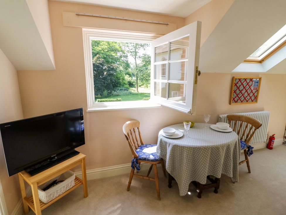 A dining area with a table and chairs at The Stable Flat 