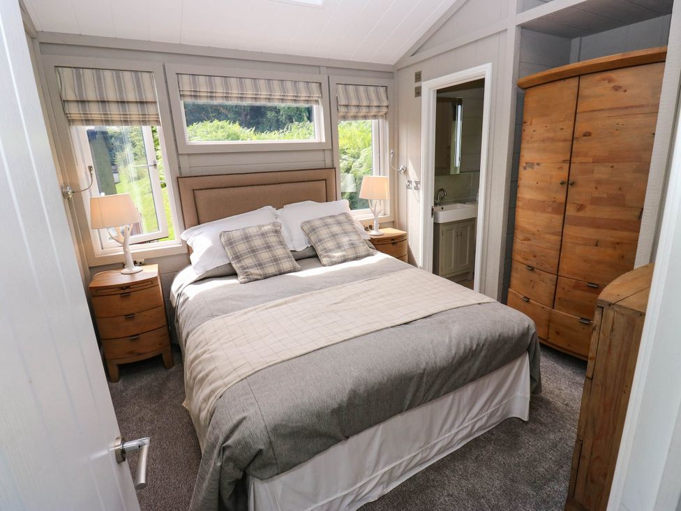 A bedroom with a bed and wardrobe at Dales Retreat in Threshfield near Grassington