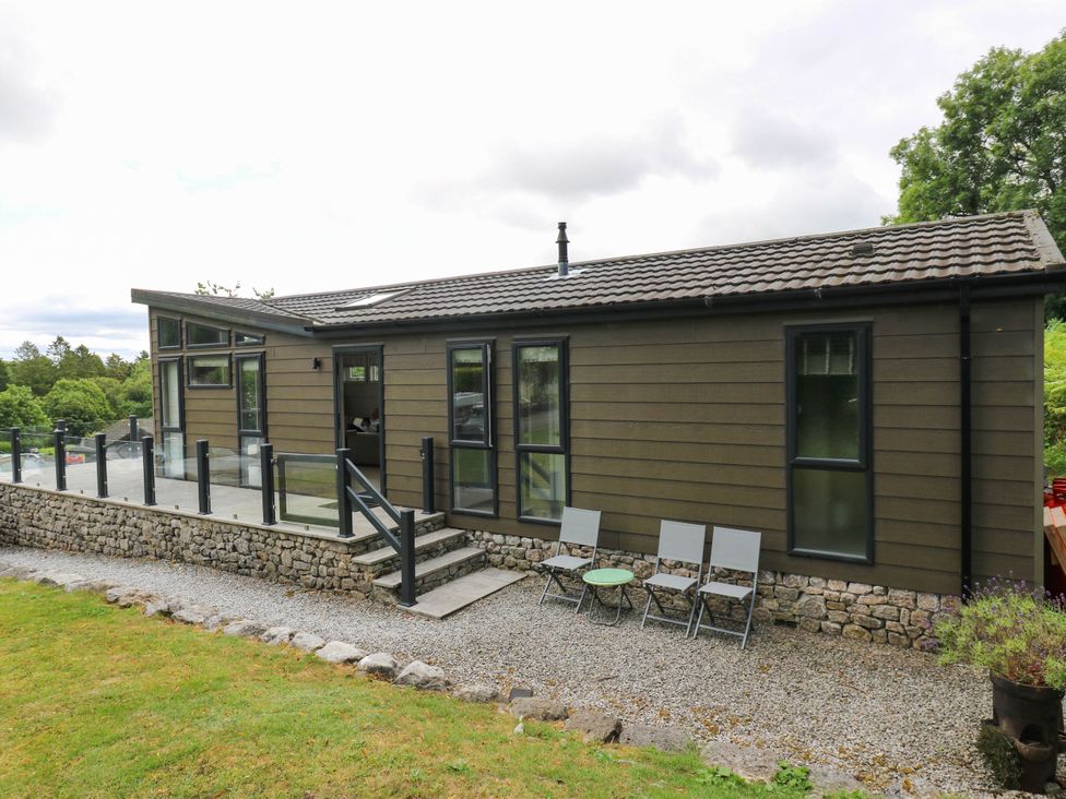 A house with a porch and chairs at Dales Retreat Threshfield near Grassington