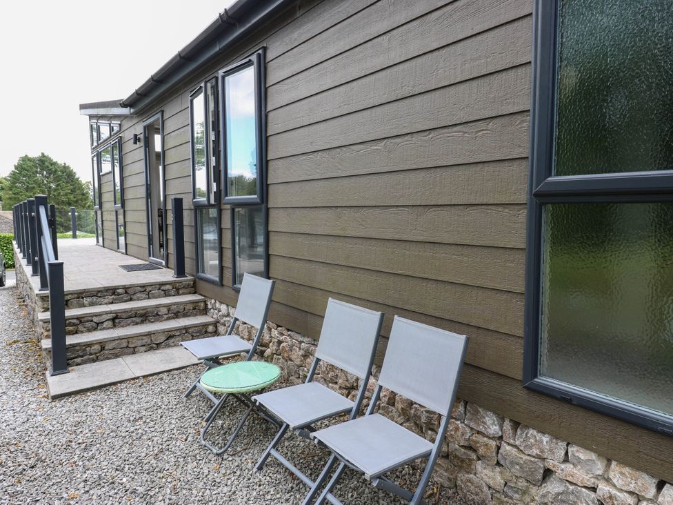 An outdoor area with steps and chairs at Dales Retreat Threshfield near Grassington