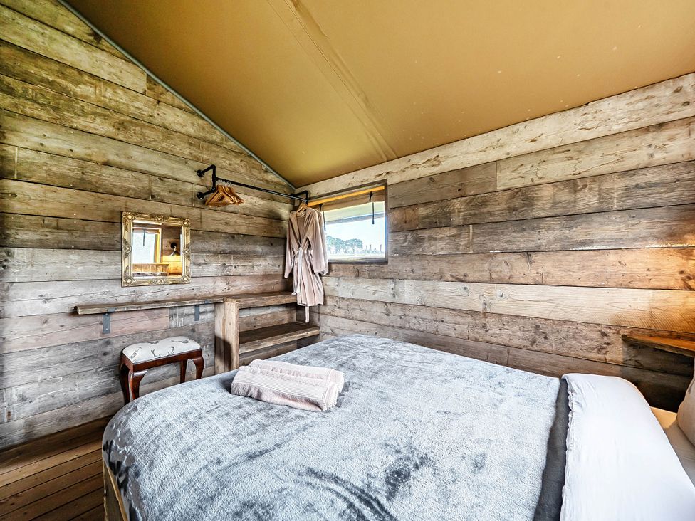A bedroom with a bed and mirror at Luxury Safari Lodge Sleeps 4/6 Deer Park Dogs Ok near Zeal Monachorum