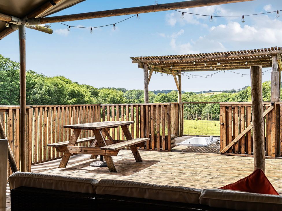 An outdoor area with a table and benches at Luxury Safari Lodge Sleeps 4/6 Deer Park Dogs Ok Zeal Monachorum near Bow