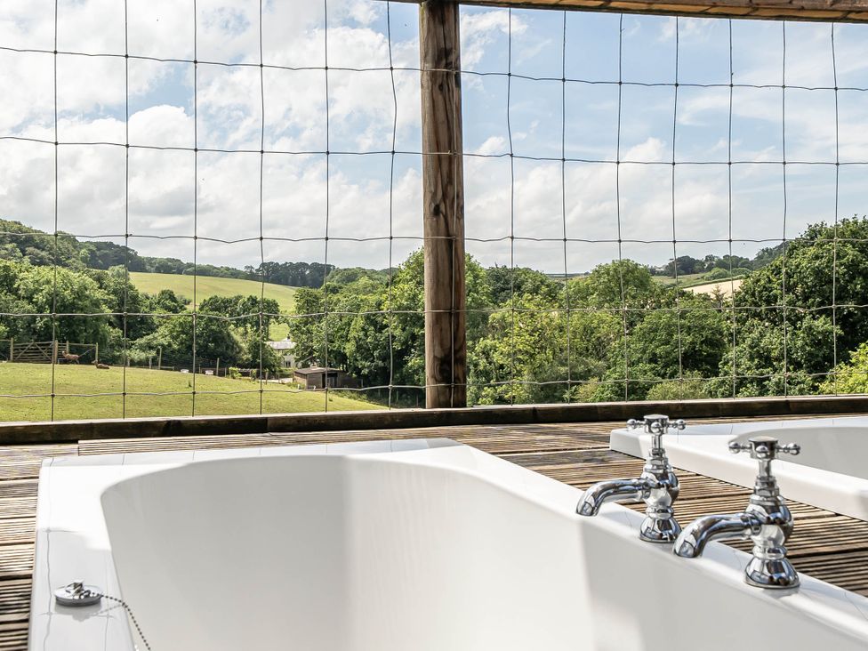 A bathroom with bathtubs and a view at Luxury Safari Lodge Sleeps 4/6 Deer Park Dogs Ok Zeal Monachorum near Bow