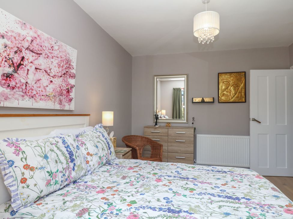A bedroom with a bed and dressing table at 3 Heath Park in Brixham