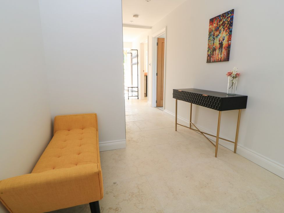 A hallway with a sofa and console table at Cern-Wyn in Chippenham