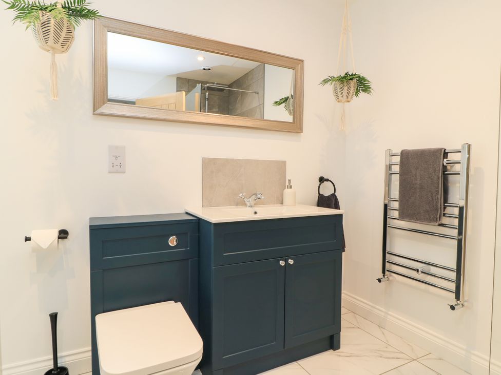 A bathroom with a sink and toilet at Cern-Wyn in Chippenham