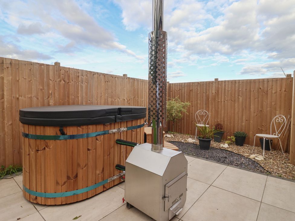 An outdoor area featuring a hot tub and stove at Fields View in Fraisthorpe
