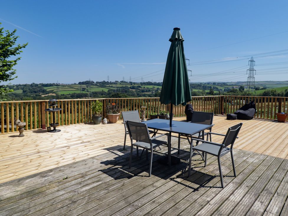 An outdoor space with a table and chairs at Farm Cottage