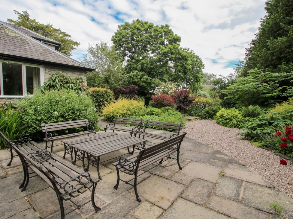A garden with seating area and greenery at Apartment 3, Lydbury North