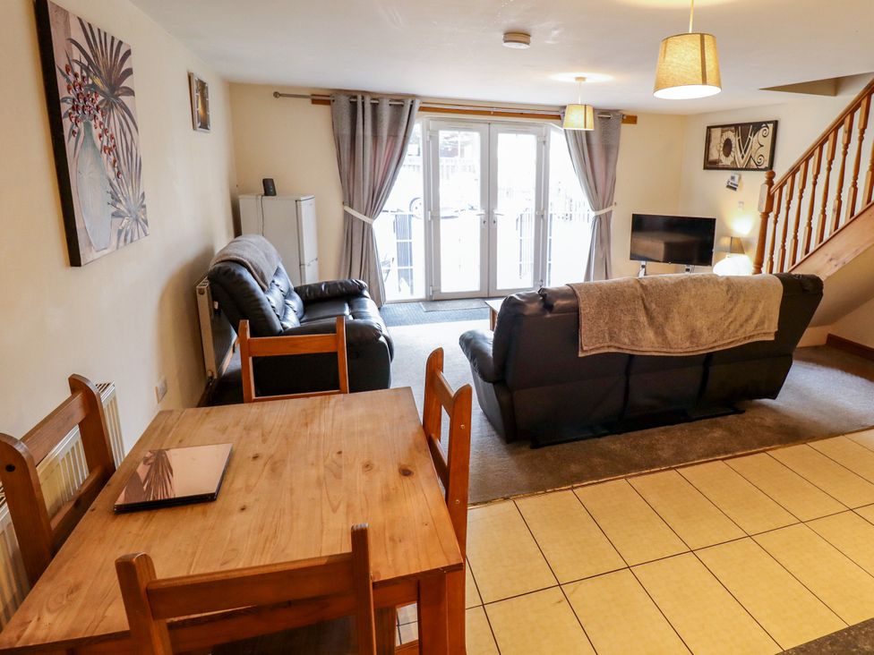 A living room with a dining table and a sofa at Holiday Cottage 1 in Skegness