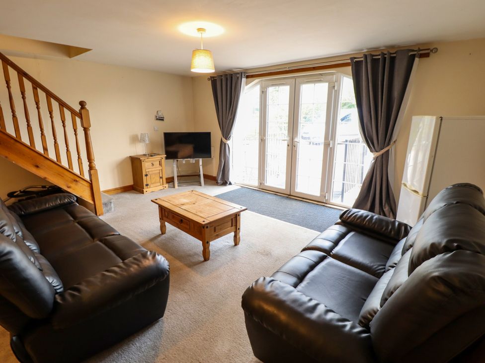 A living room with sofas and a television at Holiday Cottage 2 Skegness