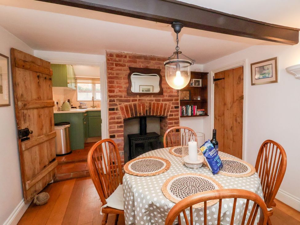 A dining room with a table and chairs at Cobblers Cottage in Southwold