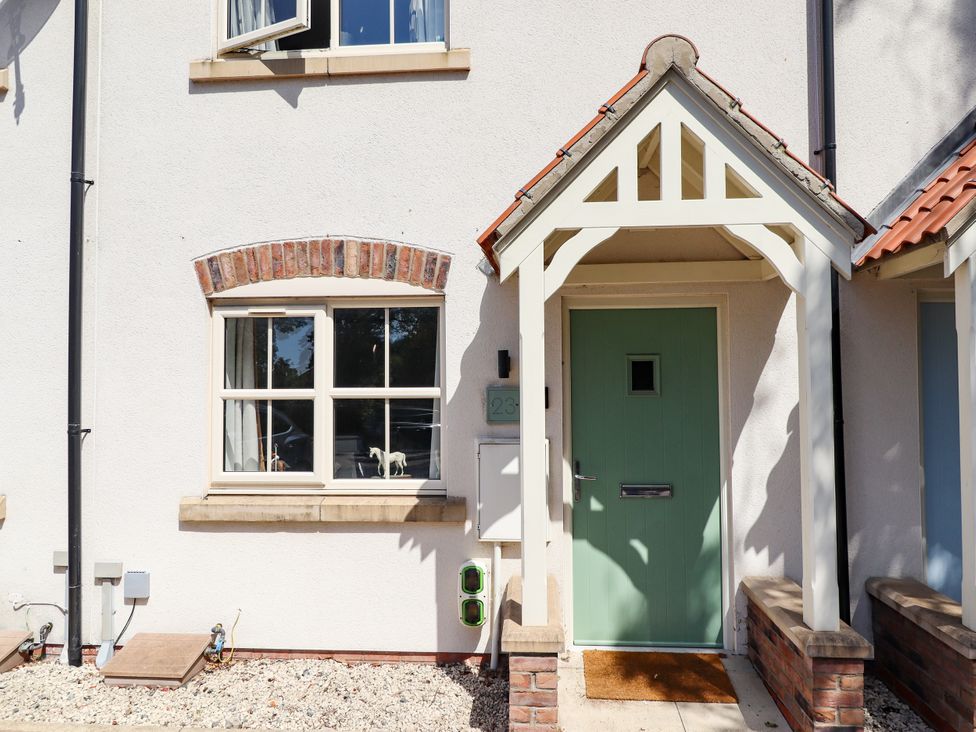 An entrance with a green door and window at Burton Fields in Brandesburton