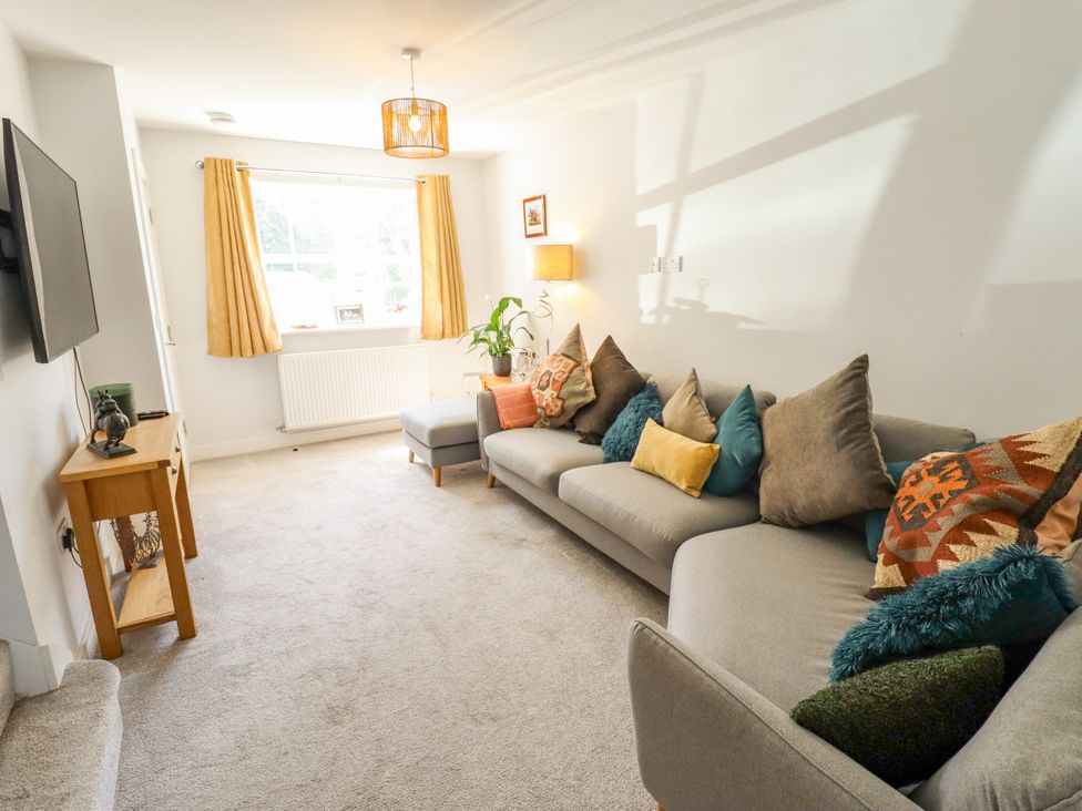 A living room with a sofa and television at Burton Fields in Brandesburton