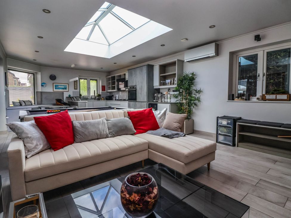 A living room with a sofa and coffee table at The Annexe in Shipley