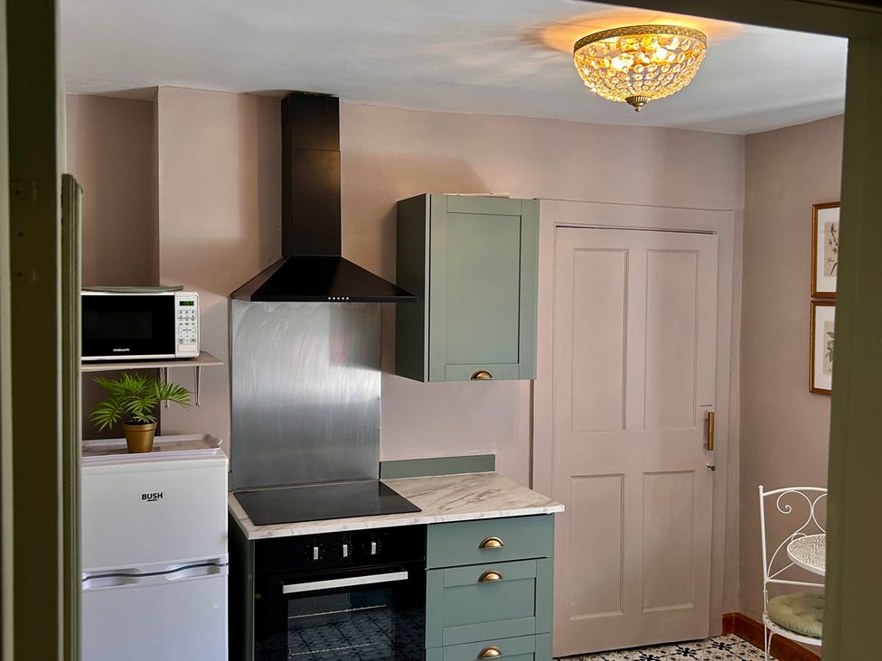 A kitchen with appliances and cabinets at Downton II in Alnwick