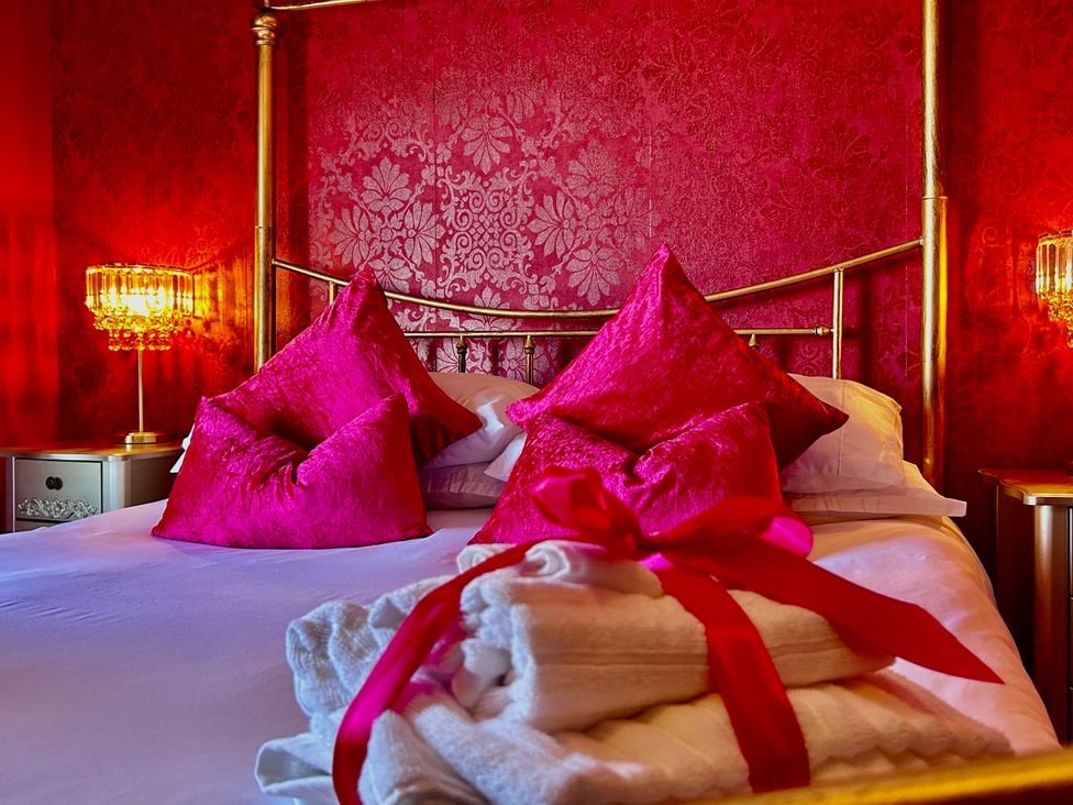 A bedroom with a bed and pillows at Downton II in Alnwick