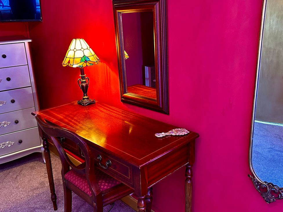 A desk with a lamp and mirror at Downton II in Alnwick