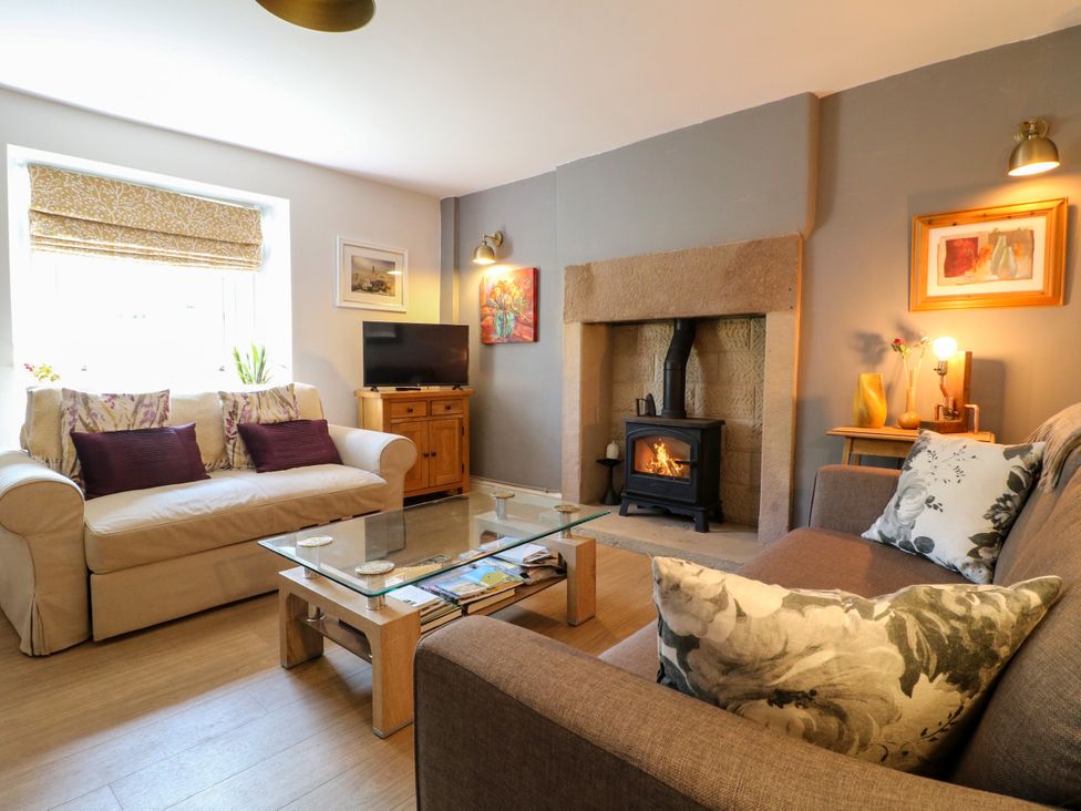 A living room with a sofa and coffee table at Sunnyside in Elton