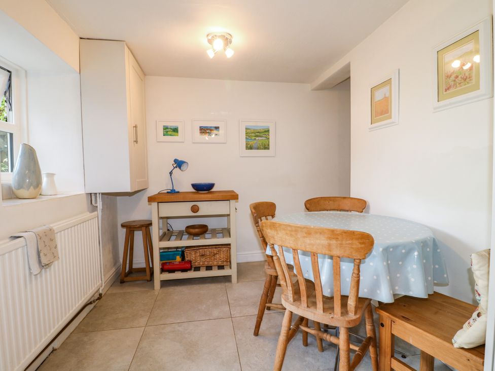 A dining room with a table and chairs at Sunnyside in Elton