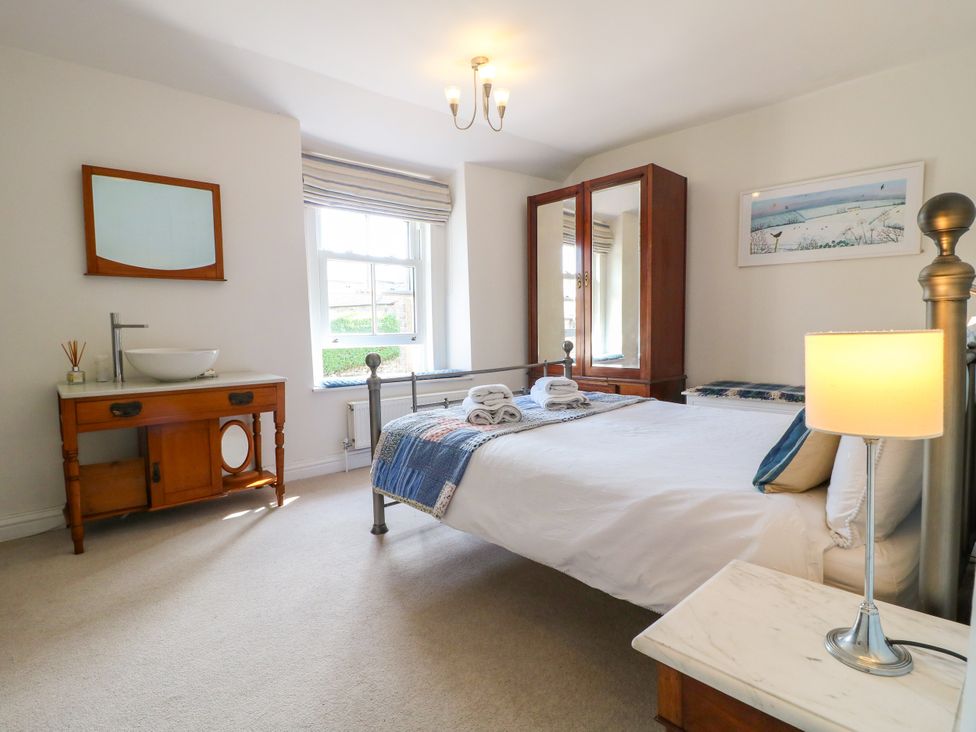 A bedroom with a bed and vanity unit at Sunnyside in Elton