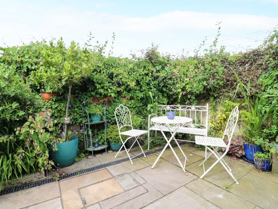 A table and chairs surrounded by plants at Sunnyside Elton