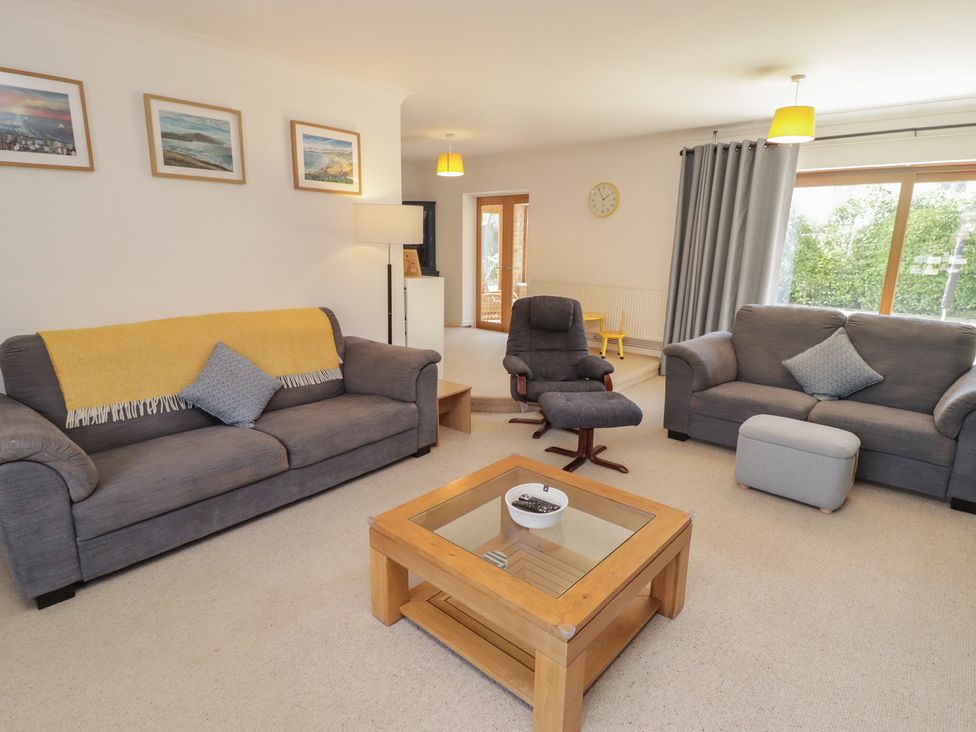 A living room with sofas and a coffee table at Ty Traeth in Porthcawl