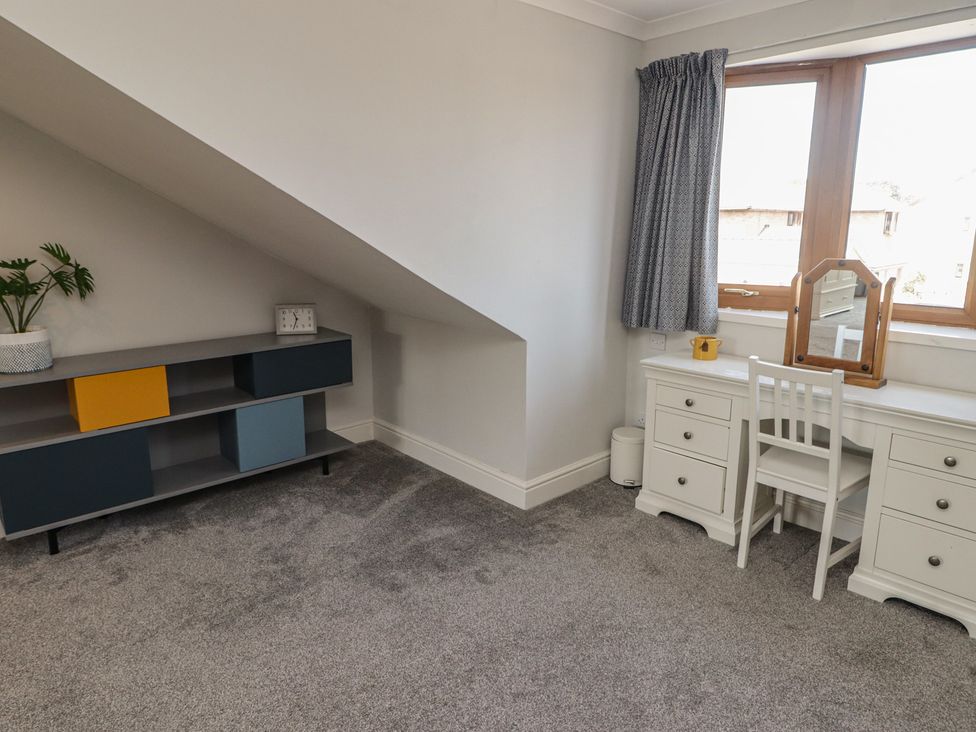 A bedroom with a desk and chair at Ty Traeth in Porthcawl
