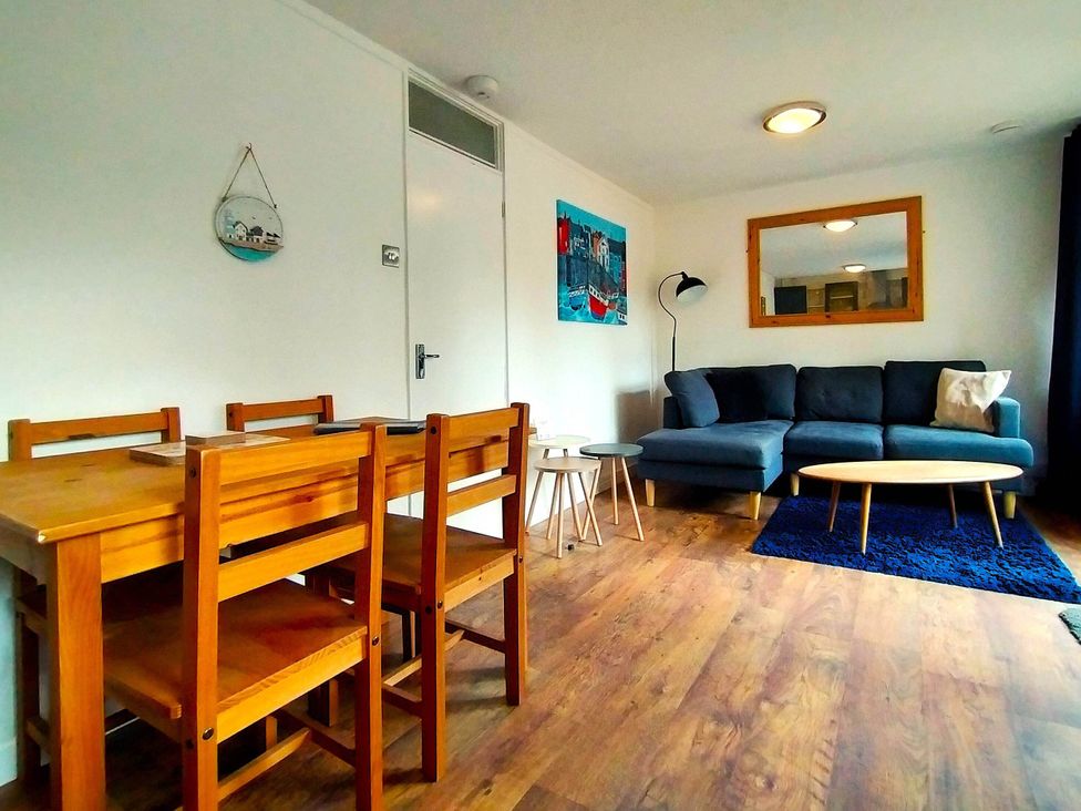 A living room with a dining table and chairs at Painters Cottage 2Bed Chalet Free Leisure Passes Near St Ives
