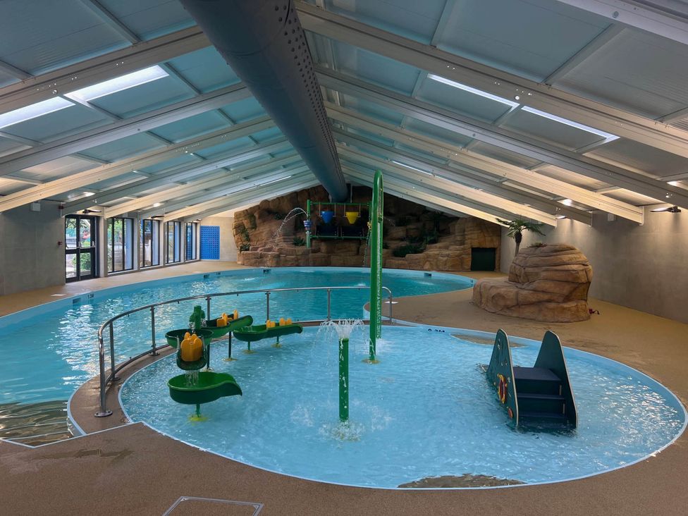 An indoor pool with water features and play equipment at Painters Cottage 2Bed Chalet Free Leisure Passes Near St Ives