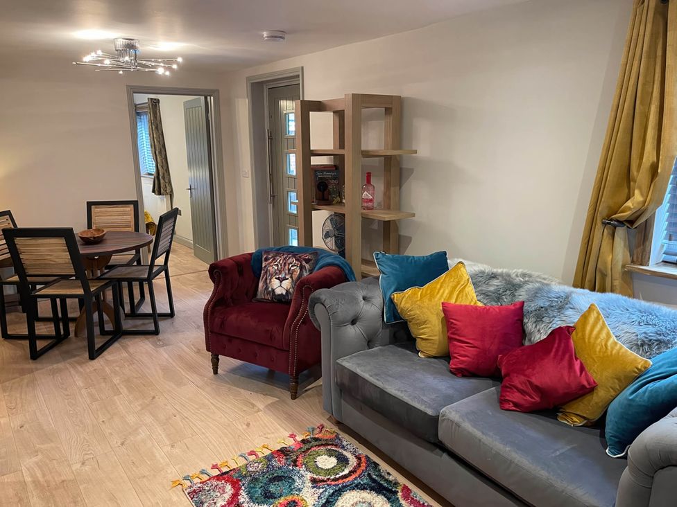 A living room with a sofa and dining area at Luxury 2 bedroom Lodge in rural lincolnshire, Kirton