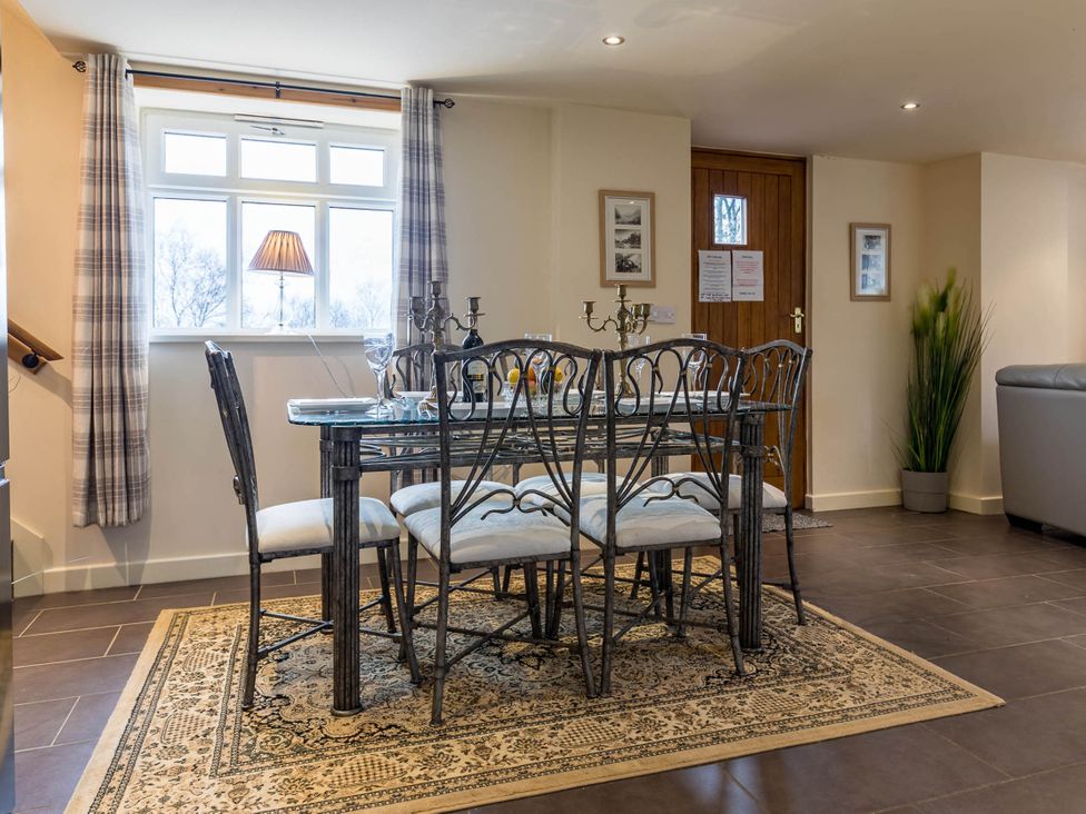 A dining room with a table and chairs at the property