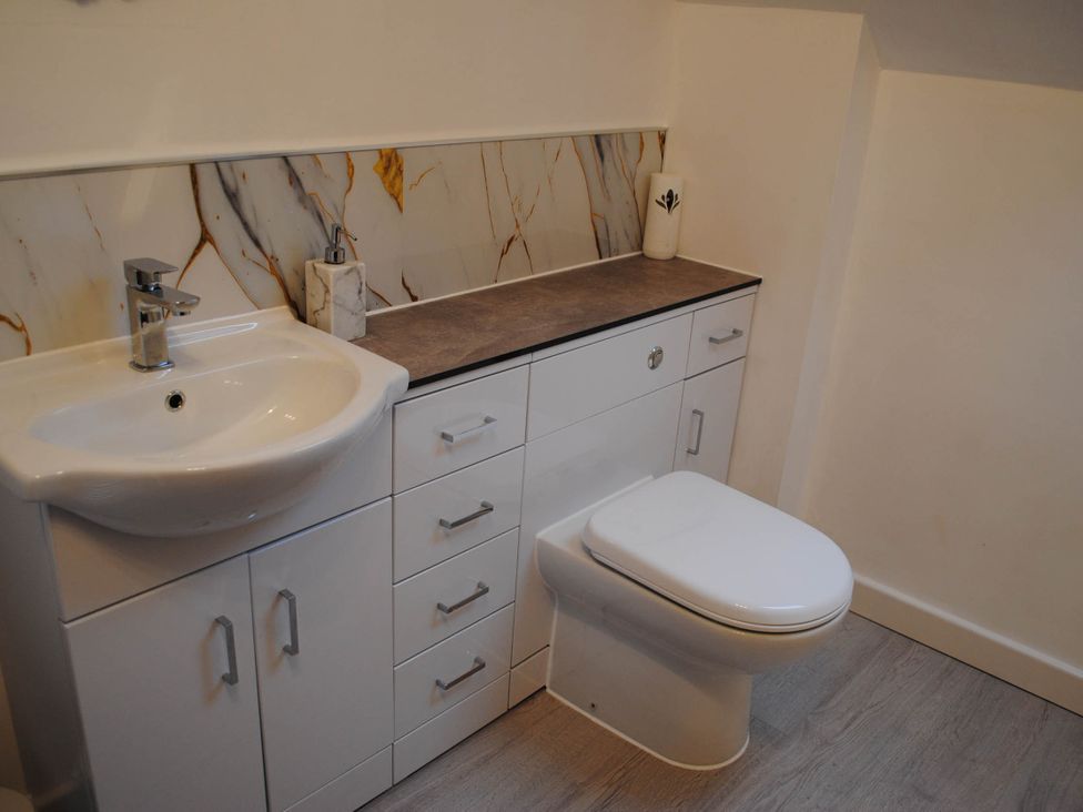 A bathroom with a wash basin and a toilet at The Old Barn in Manchester
