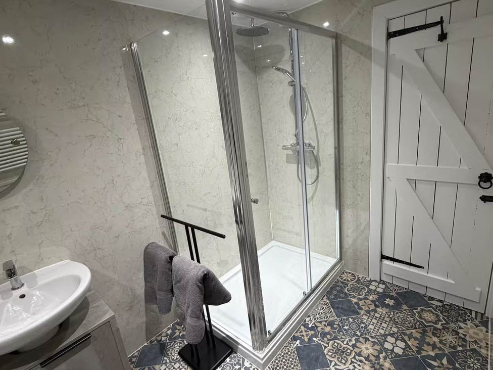 A bathroom with a shower and sink at 2 Bed Cottage Sleeps 4 Parking Wifi Darnick