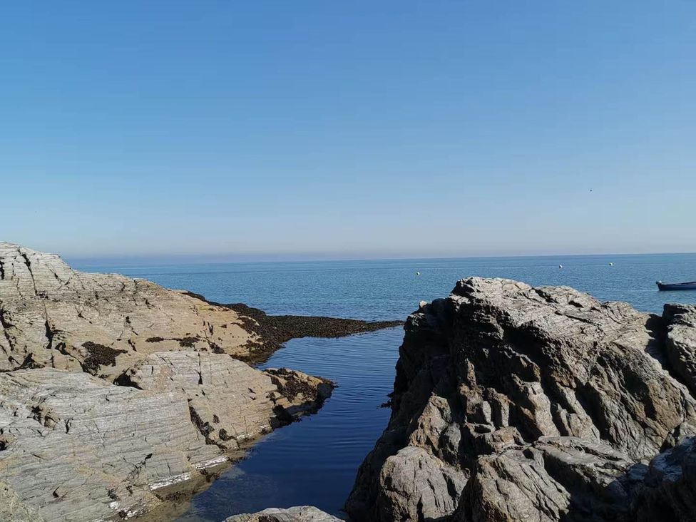 A view of water and rocks at Aberporth 2 Bed Cottage Sleeps 4 Pet Friendly Parcllyn near Aberporth