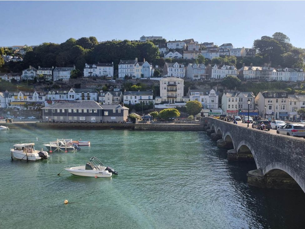 A view of boats and houses near a bridge at Looe Cottage Seaside views log fire sleeps 4 Looe