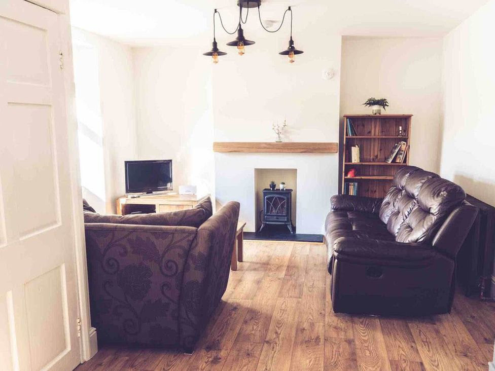 A living room with a sofa, coffee table, television and fireplace at 3Bed Cottage Plymouth Dog friendly Sleeps7 Plymouth