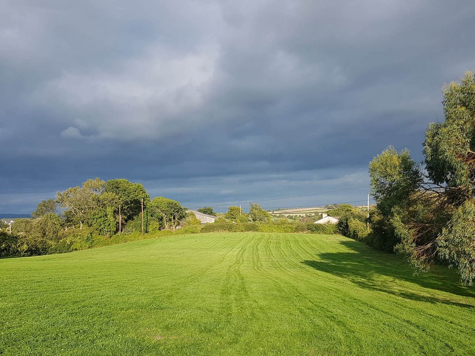 A green field with trees and clouds in the sky at 3Bed Cottage Plymouth Dog friendly Sleeps7