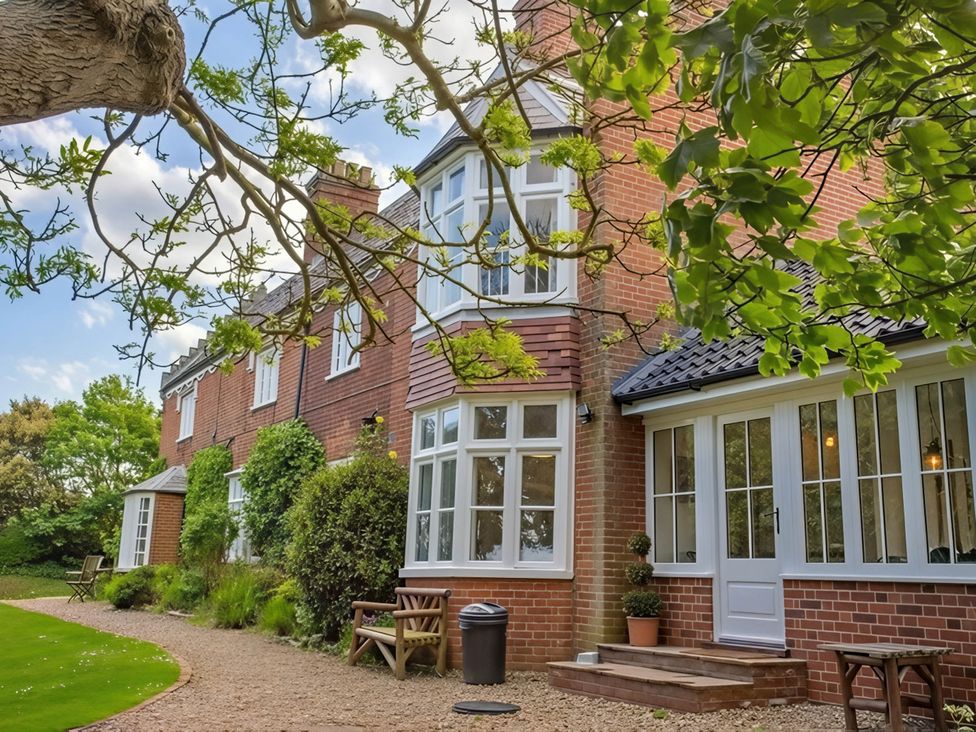 A house with a garden and walkway at Norfolk Seaview Luxury Retreat with 7 Bedrooms Mundesley