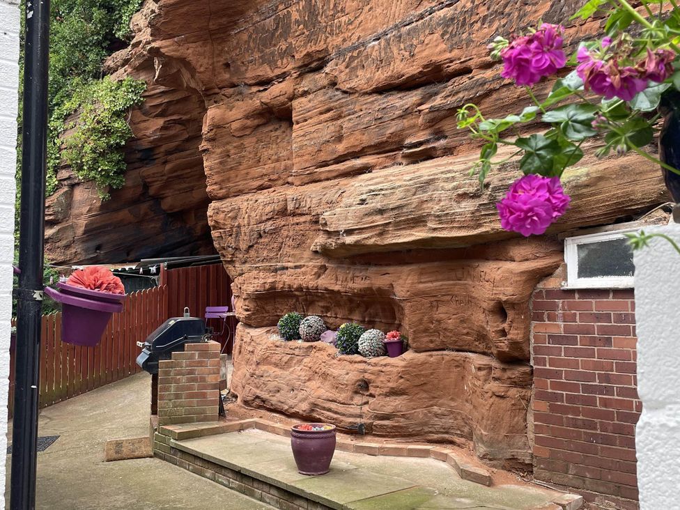 An outdoor area with a rock wall and planters at Immaculate 3Bed House in Bridgnorth