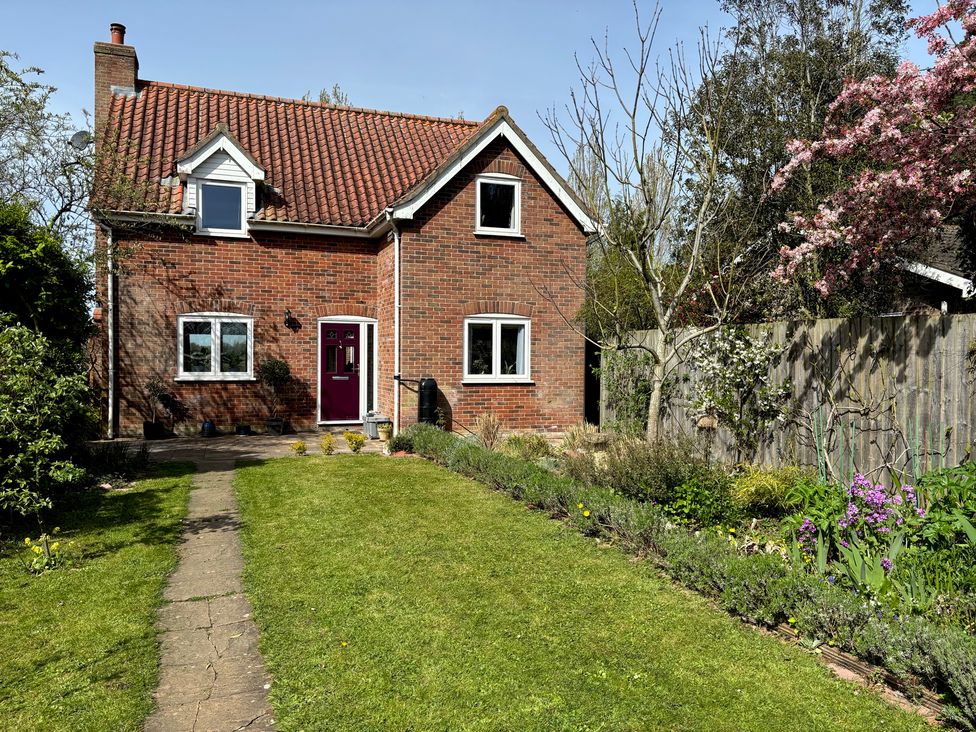 Fables Cottage - Suffolk & Essex - 1206399 - thumbnail photo 2