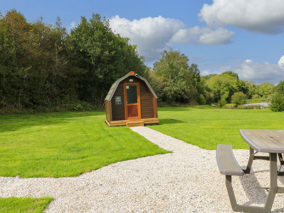A pod with a path and table in a grassy area at Yellow Hammer Pod in Swannington near Coalville