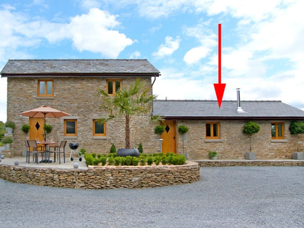 An outdoor view of a house with a patio area at Howle Hideaway in Ross-on-Wye