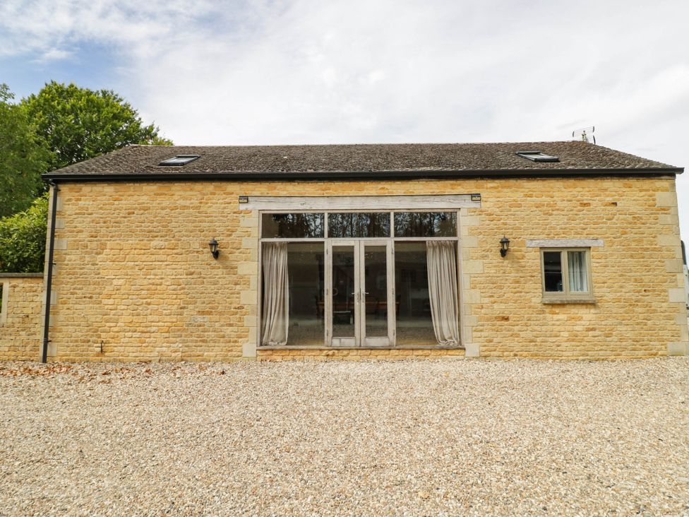 A stone building with large windows at Wayside in Moreton-in-Marsh