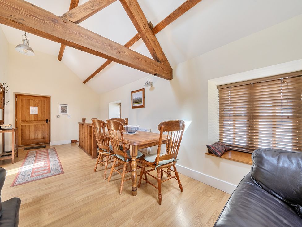 A dining room with a table and chairs at The Granary in Corwen